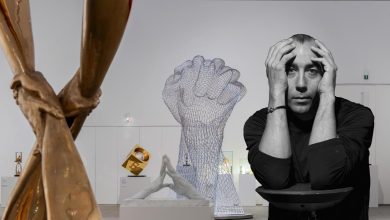 النحات الإيطالي لورينزو كوين يزيح الستار عن "الطفل" أحدث منحوتاته بالقاهرة