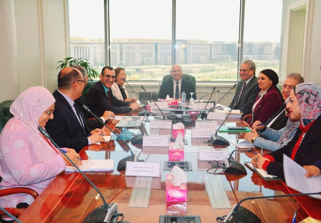 كامل الوزير مع وفد جنرال مورتورز