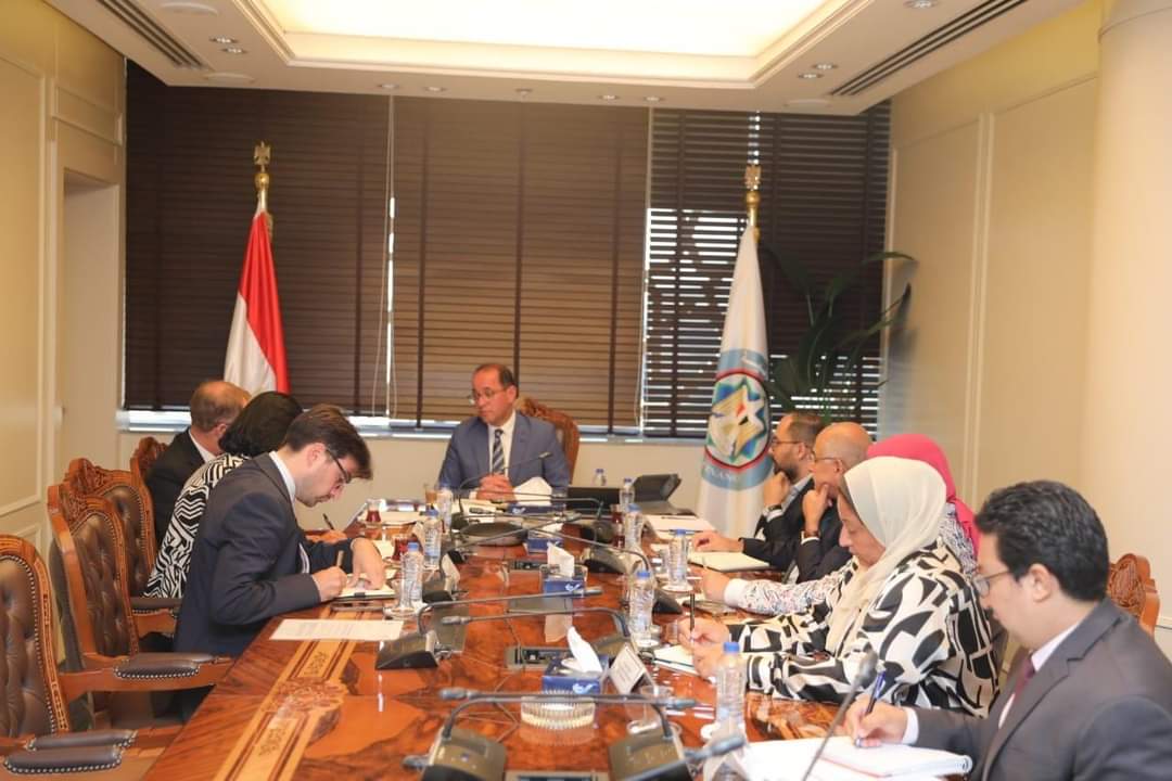 وزير المالية والسفير البريطاني