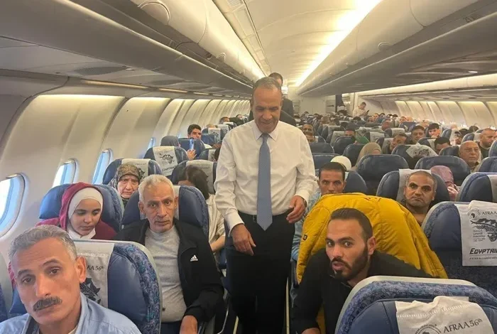 مصر تسهل عودة المواطنين العالقين في لبنان بسلامة.. جهود وزير الخارجية