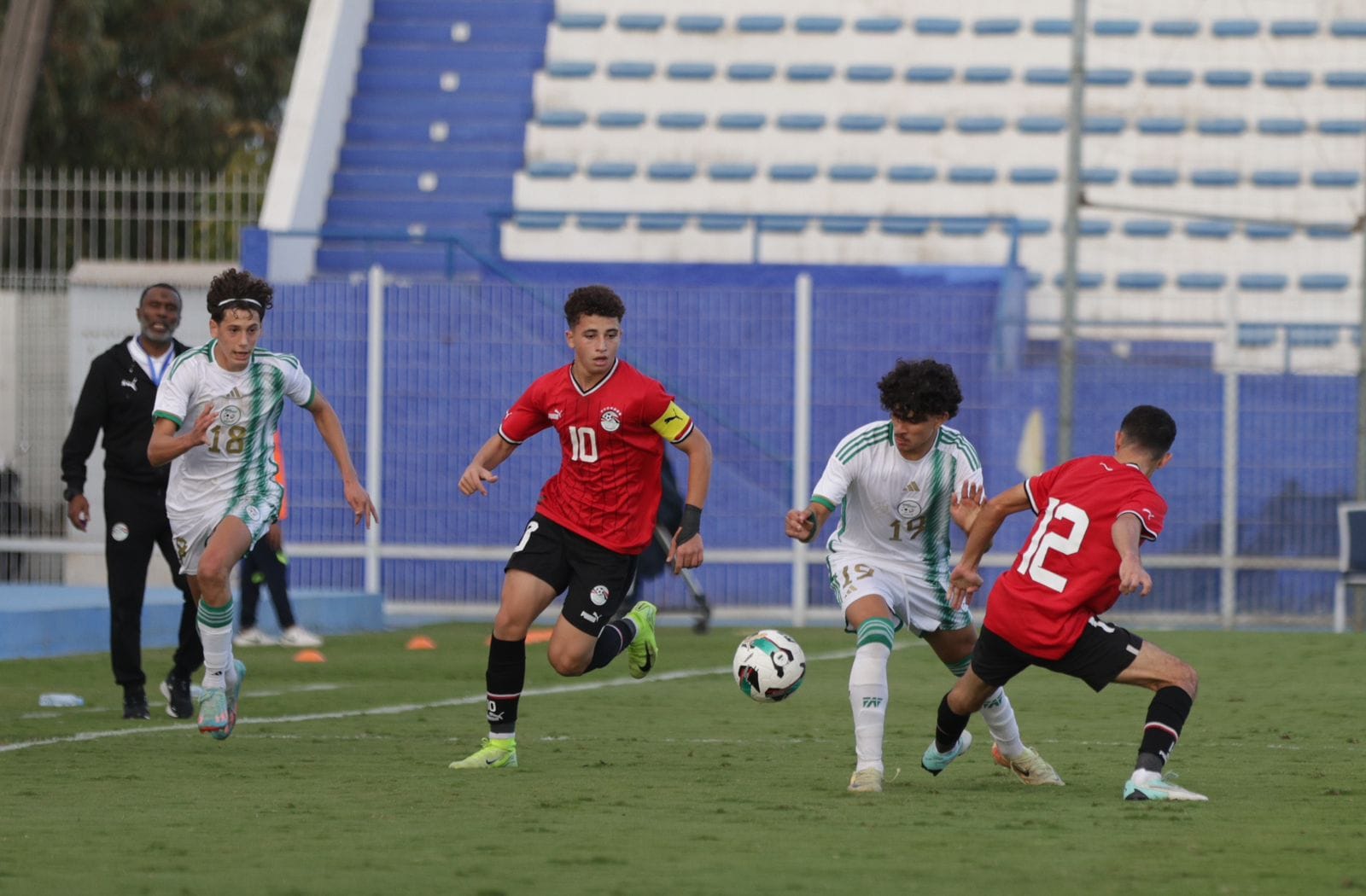منتخب مصر 2008 يهزم الجزائر