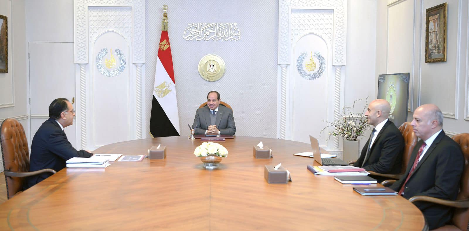 اجتماع الرئيس عبد الفتاح السيسي، اليوم مع الدكتور مصطفى مدبولي رئيس مجلس الوزراء، ومحمد عبد اللطيف وزير التربية والتعليم والتعليم الفني،