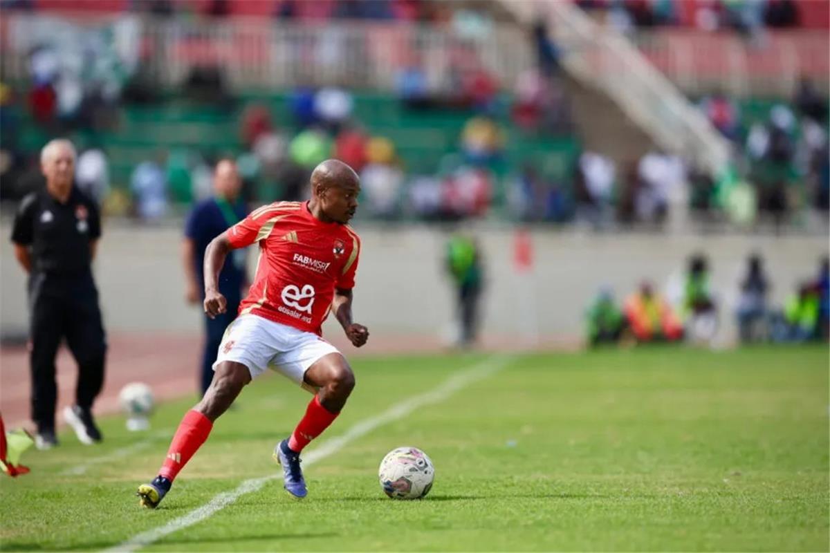 بيرسي تاو لاعب الأهلي