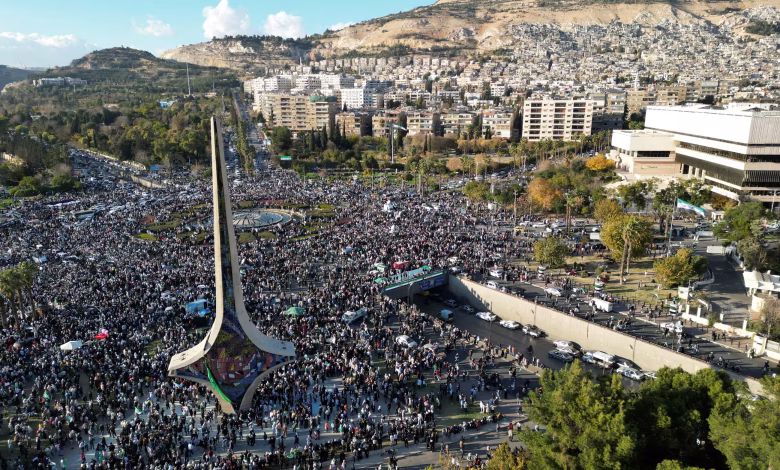 ملخص أهم أحداث اليوم في سوريا.. احتفالات وتحديات واستجابات عالمية لسقوط الأسد