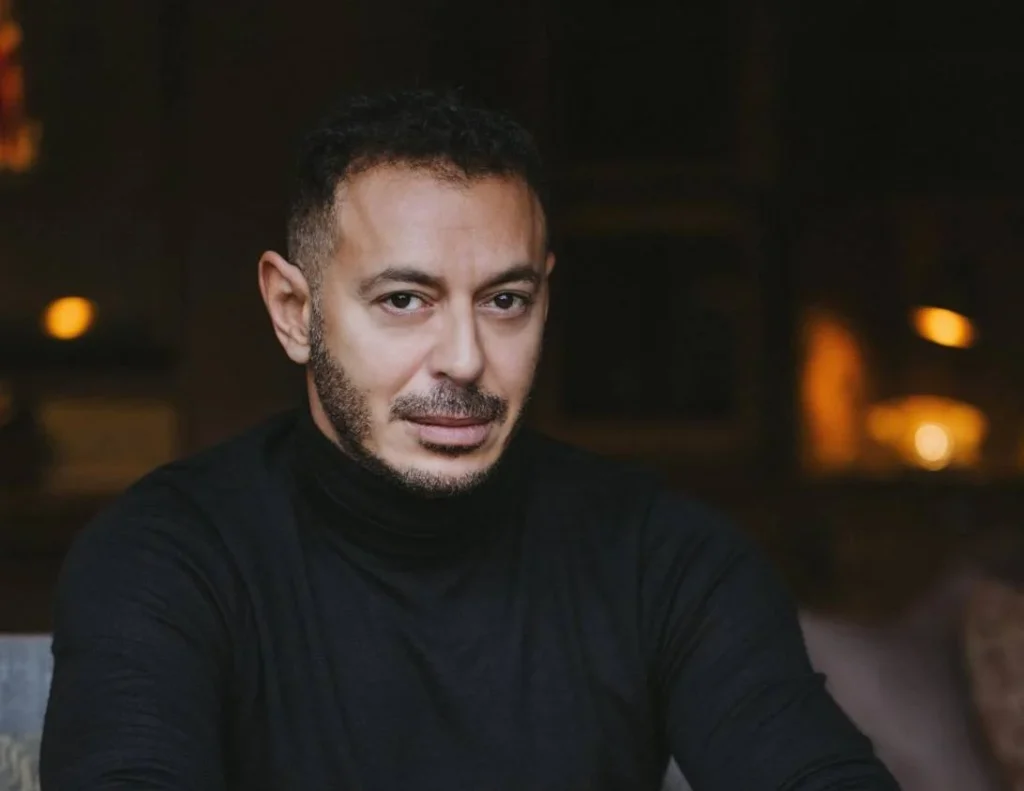 بكلمات حزينة.. مصطفى شعبان يعلن وفاة شقيقه الأصغر.. وهذا مكان دفنه