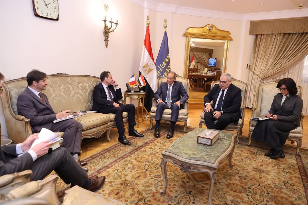 وزير الاتصالات والسفير الفرنسي بمصر