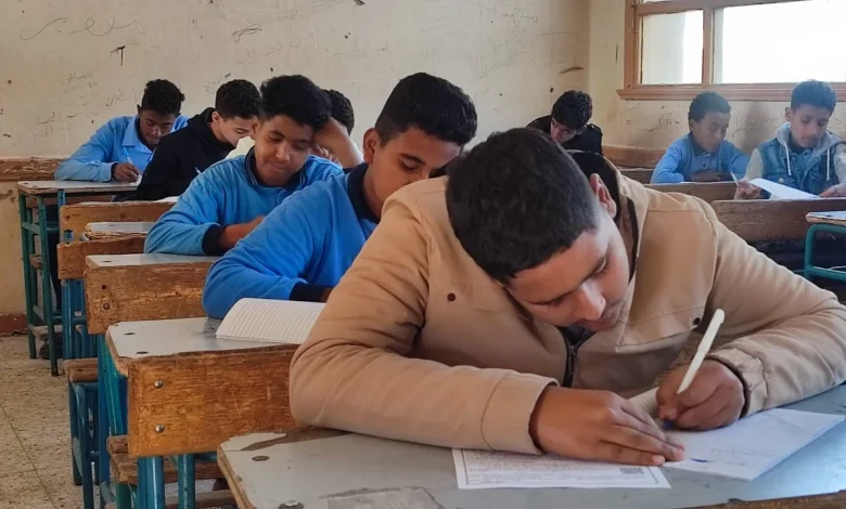 أسئلة محيرة بامتحان الشهادة الإعدادية.. حل مرادف «تتوقى» وجمع «ساع» ومفرد «طوابق»