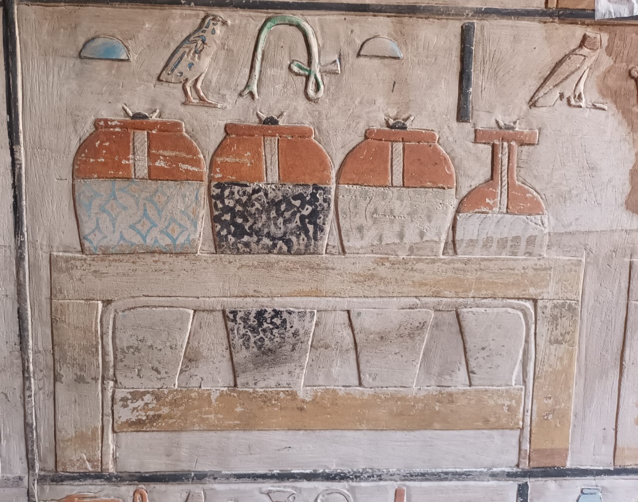 أسرار مقابر سقارة.. نقوش تكشف حياة كاهن الإلهة سركت ومعالج لدغات العقارب