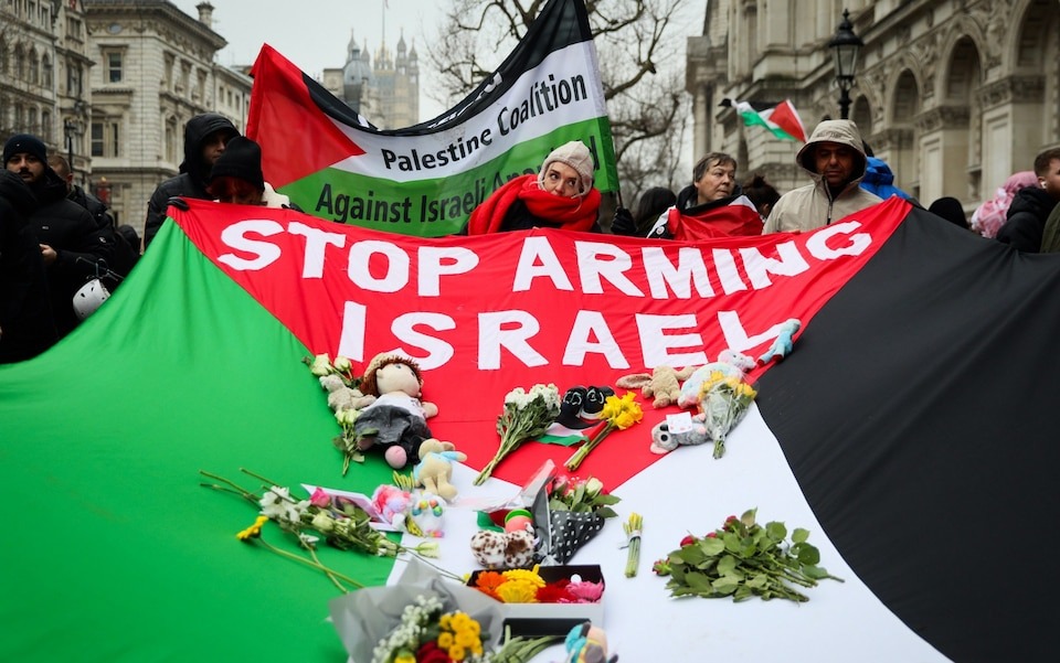 احتجاجات مؤيدة للفلسطينيين، مسيرة لندن، شرطة العاصمة، حملة التضامن مع فلسطين، جرائم النظام العام، ميدان ترافالغار، حرية التجمع، اشتباكات الشرطة، اعتقال، احتجاجات المملكة المتحدة، مطالبة بوقف إطلاق النار
