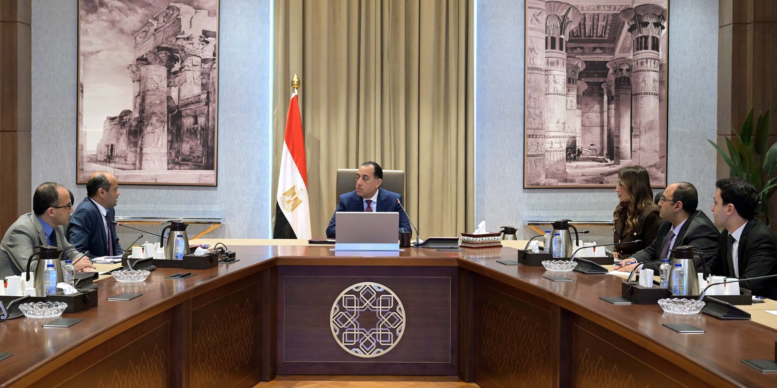 رئيس الوزراء ورئيس البورصة المصرية