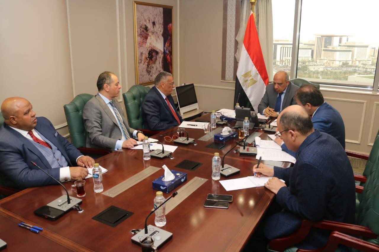 وزير الكهرباء ومحمد عبادي رئيس الهيئة العامة للمنطقة الاقتصادية للمثلث الذهبي