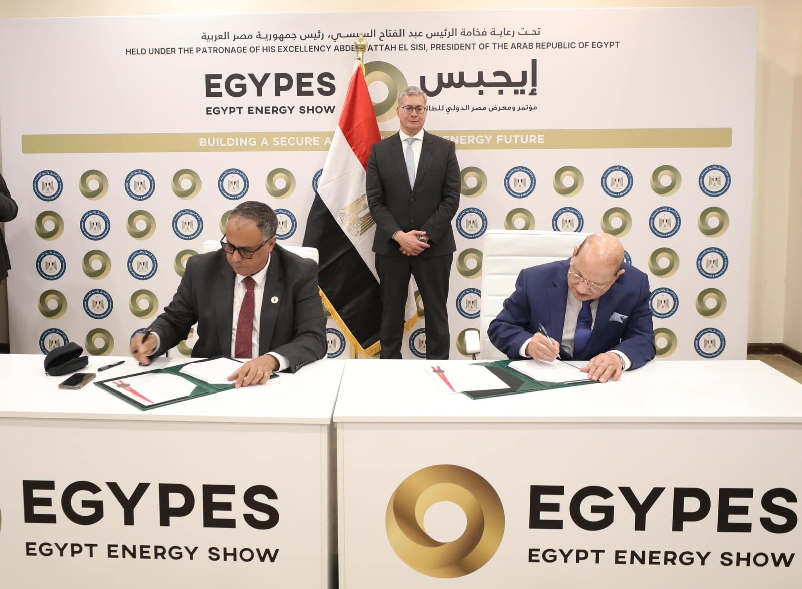 مراسم توقيع اتفاقيتين لزيادة إنتاج البترول الخام بالصحراء الغربية باستثمارات 13.5 مليون دولار