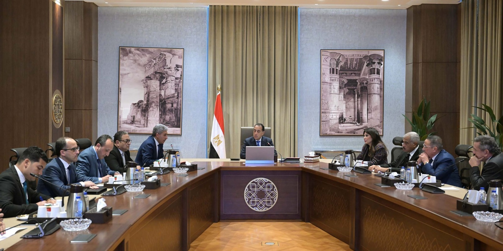 رئيس الوزراء وأعضاء اللجنة الاستشارية لتطوير السياحة