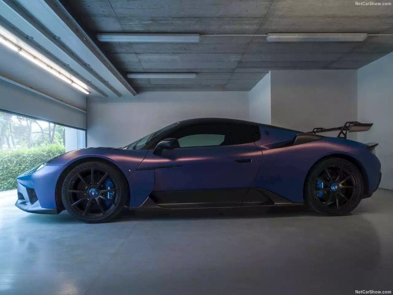 مازيراتي MC20 GT2 Stradale