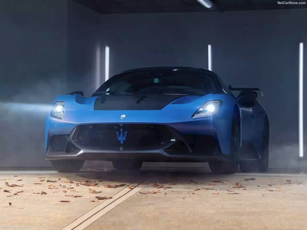 مازيراتي MC20 GT2 Stradale