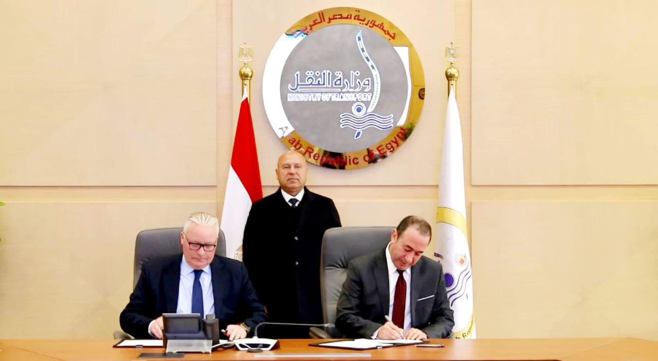توقيع مذكرة التفاهم بين ميرسك والقابضة للنقل البحري والبري
