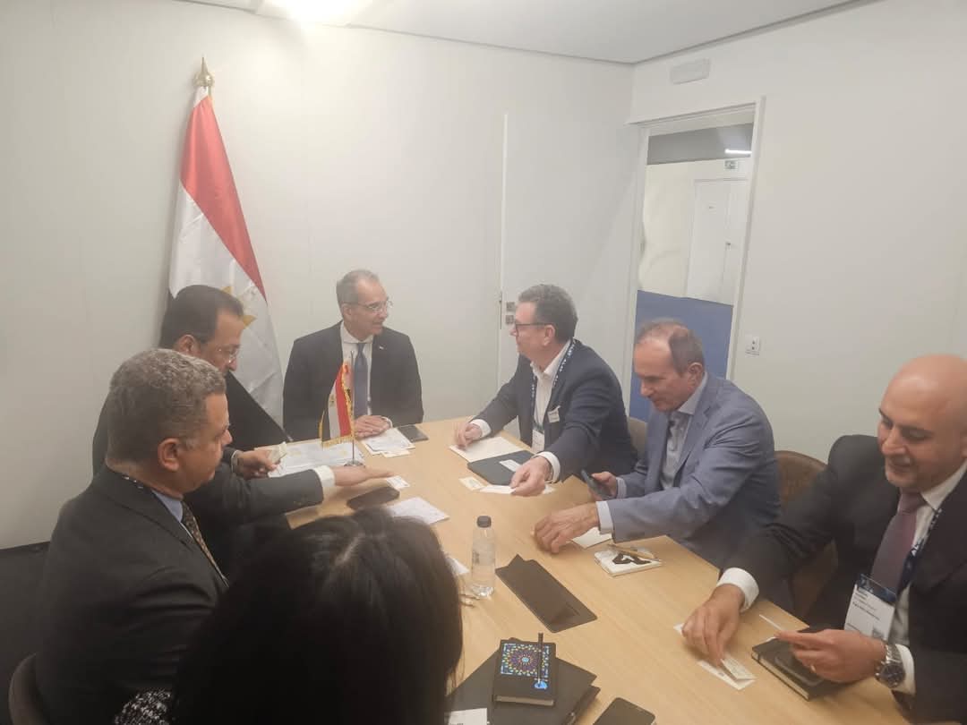 وزير الاتصالات يبحث مع شركات عالمية فرص الاستثمار في مصر