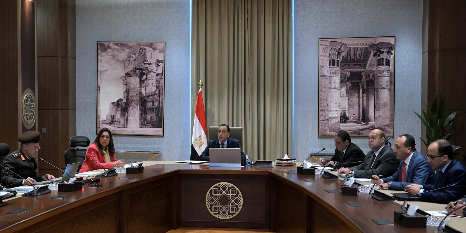 رئيس الوزراء ووزيرة التنمية المحلية