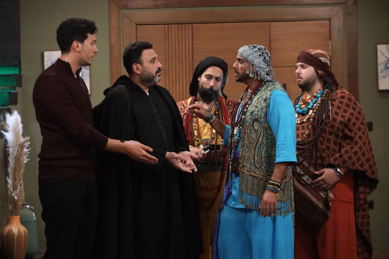 مسلسل الكابتن الحلقة 3.. أكرم حسني يقيم زار مع شارموفرز لطرد الأشباح