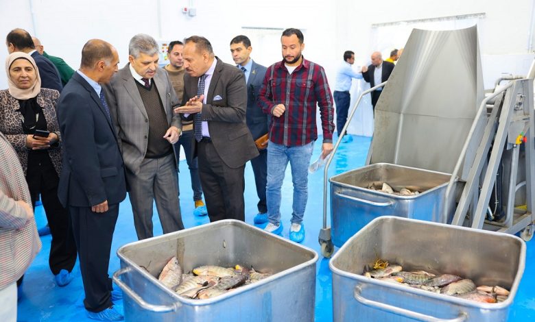 مصنع تعبئة وتغليف الأسماك والجمبري