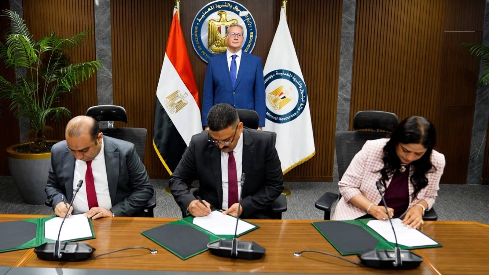وزير البترول يشهد توقيع اتفاقية مع أنجلو جولد أشانتي