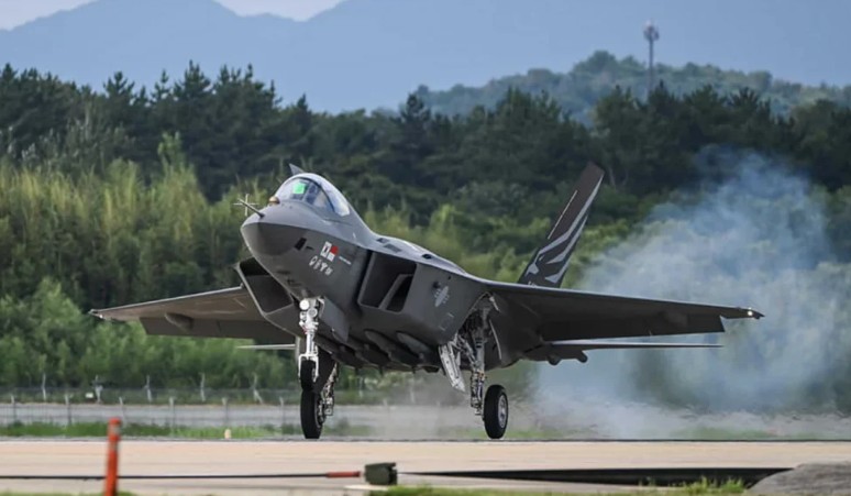 المقاتلة الكورية KF-21