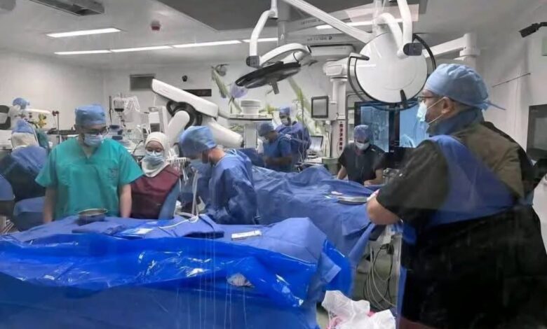 أثناء إجراء العملية الطبية في قصر العيني