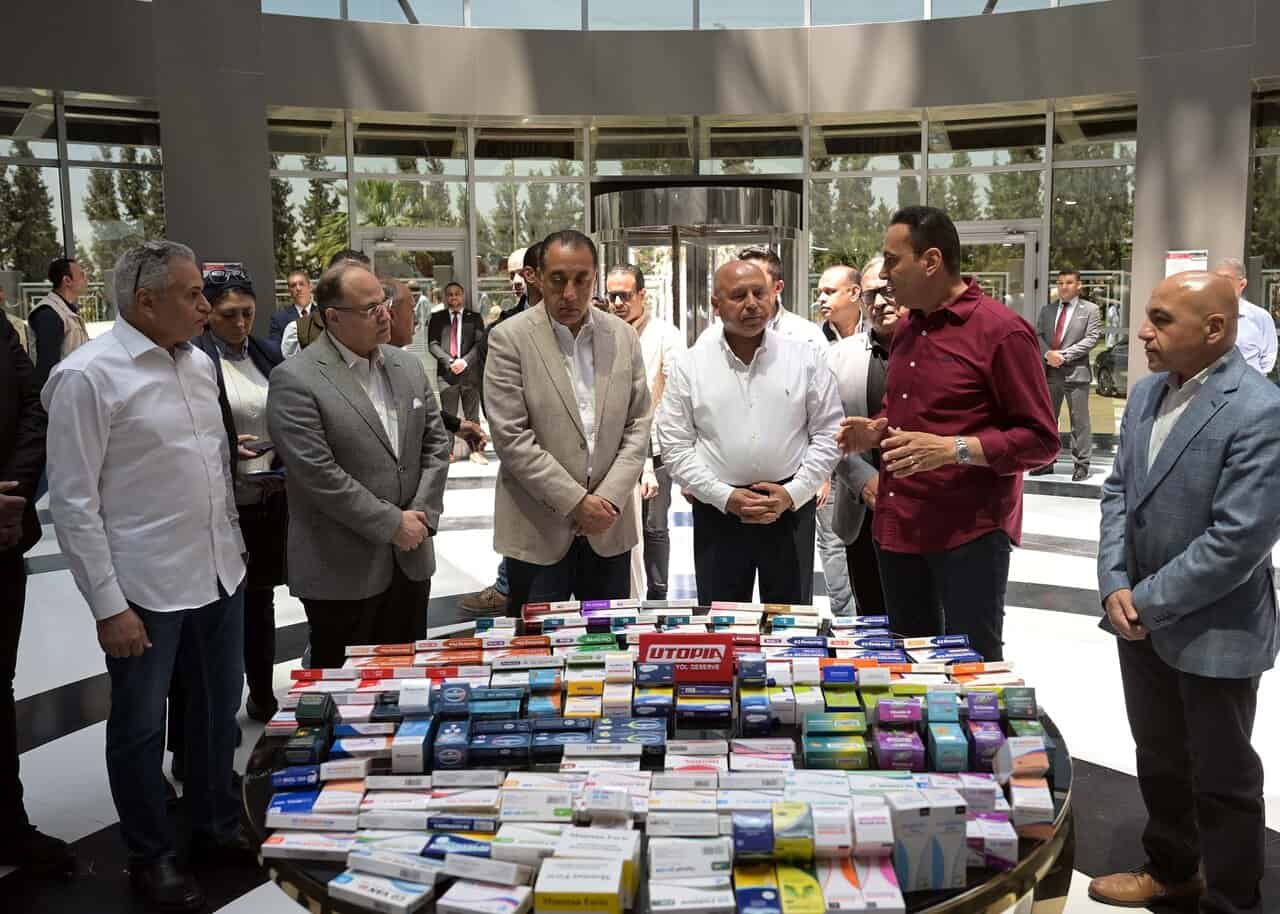 رئيس الوزراء يتفقد مصنع شركة يوتوبيا للصناعات الدوائية 
