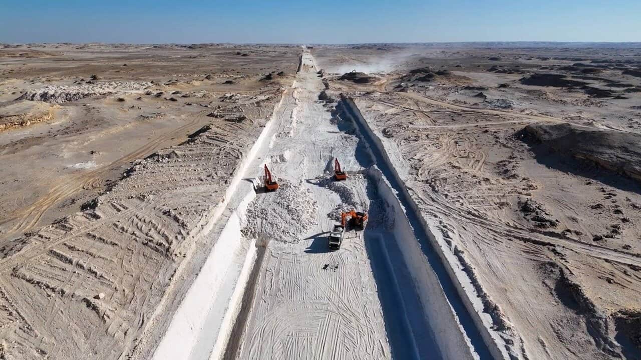 جانب من أعمال الطريق البري بين مصر وليبيا وتشاد