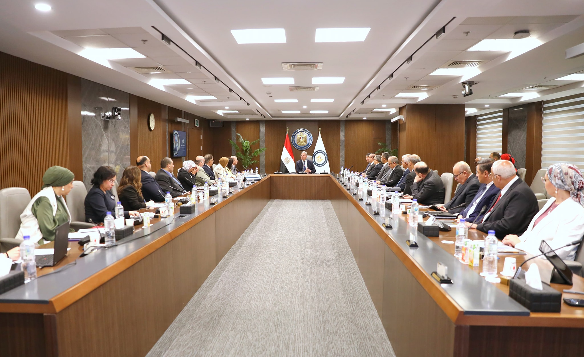 وزير البترول وممثلي شركة خدمات البترول الجوية PAS