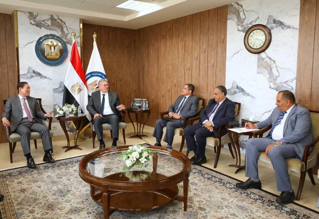 وزير البترول وممثلي مؤسسة البترول الوطنية الكورية