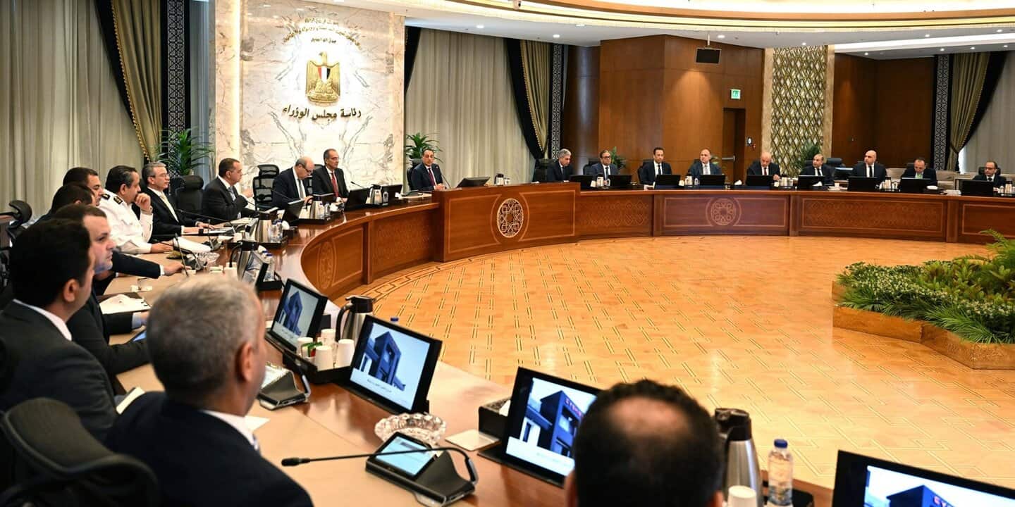 رئيس الوزراء ووزيري السياحة والاتصالات