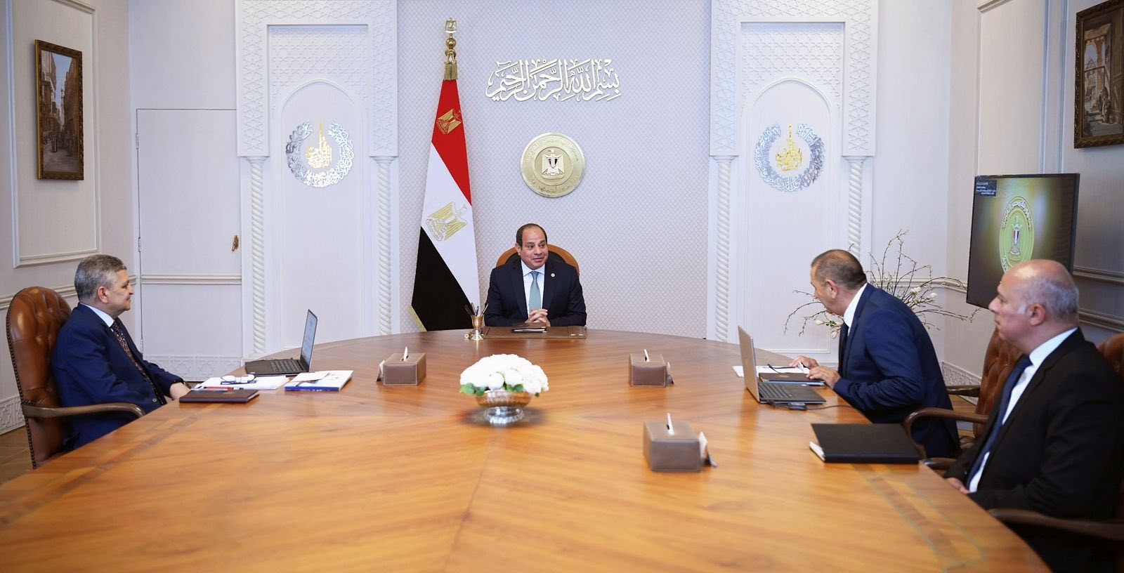 الرئيس عبد الفتاح السيسي ورئيس هيئة قناة السويس الفريق أسامة ربيع