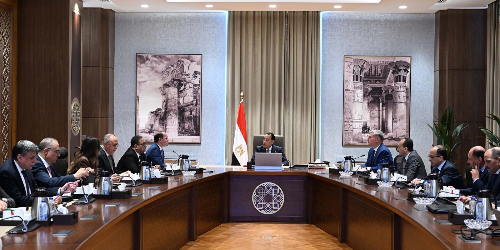 رئيس الوزراء ووزيري البترول والمالية