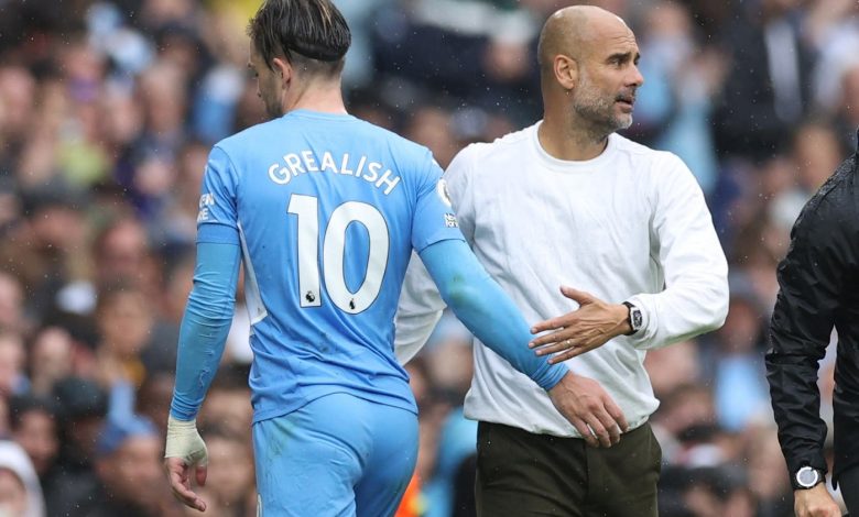 جوارديولا وجاك جريليش لاعب مانشستر سيتي