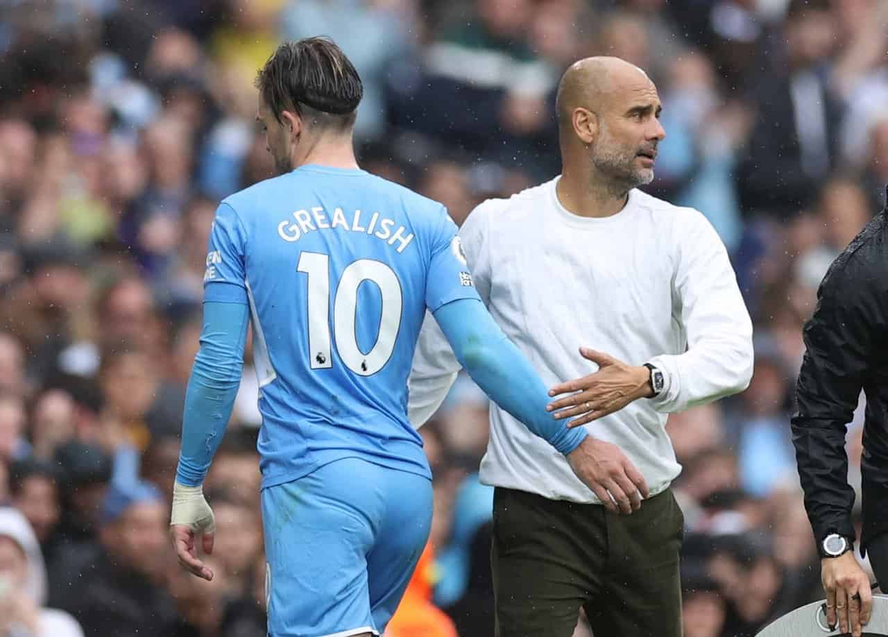 جوارديولا وجاك جريليش لاعب مانشستر سيتي