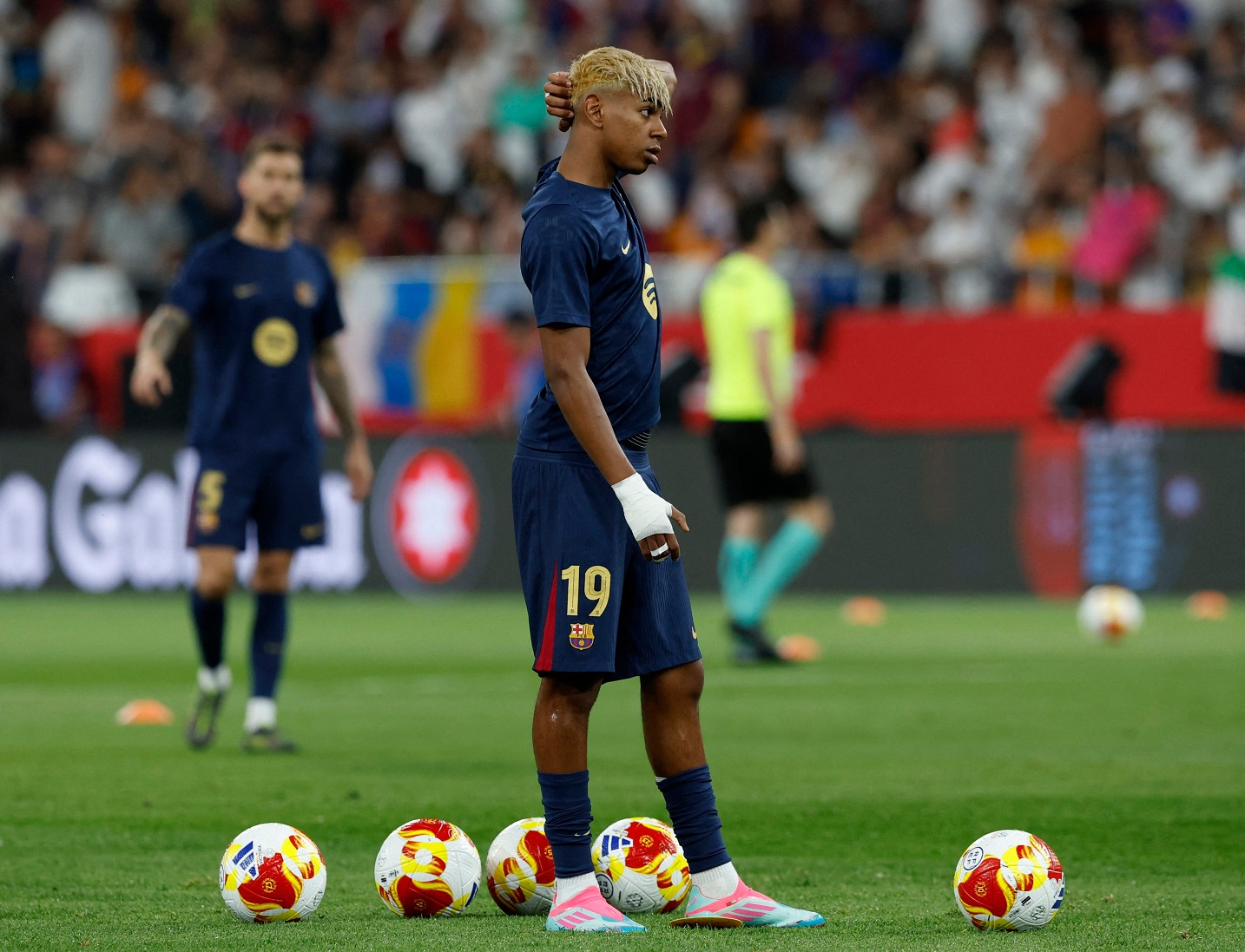 لامين يامال لاعب برشلونة