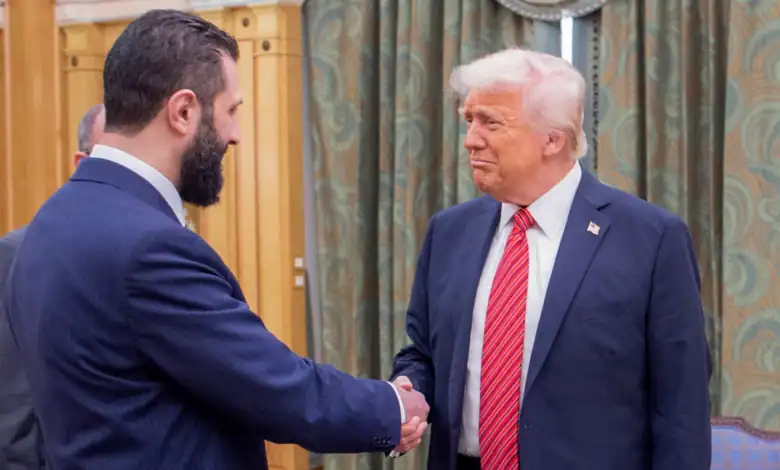 ترامب يصافح أحمد الشرع