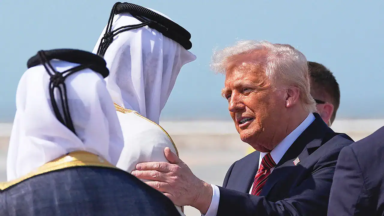 ترامب في عقد الصفقات