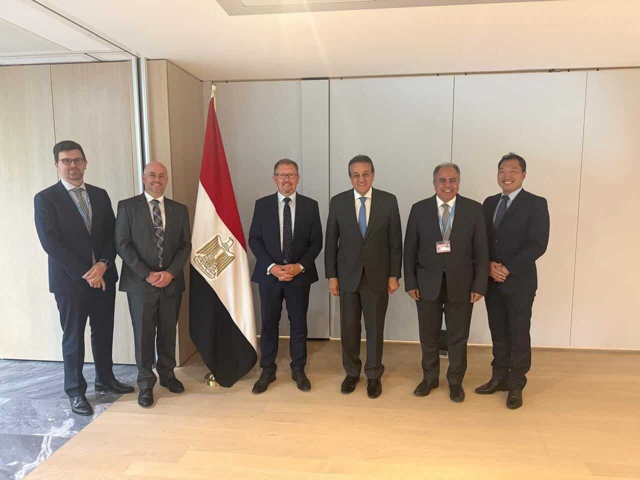 وزير الصحة يلتقي مدير شركة GE للرعاية الصحية لتعزيز التعاون في التصنيع المحلي ونقل التكنولوجيا