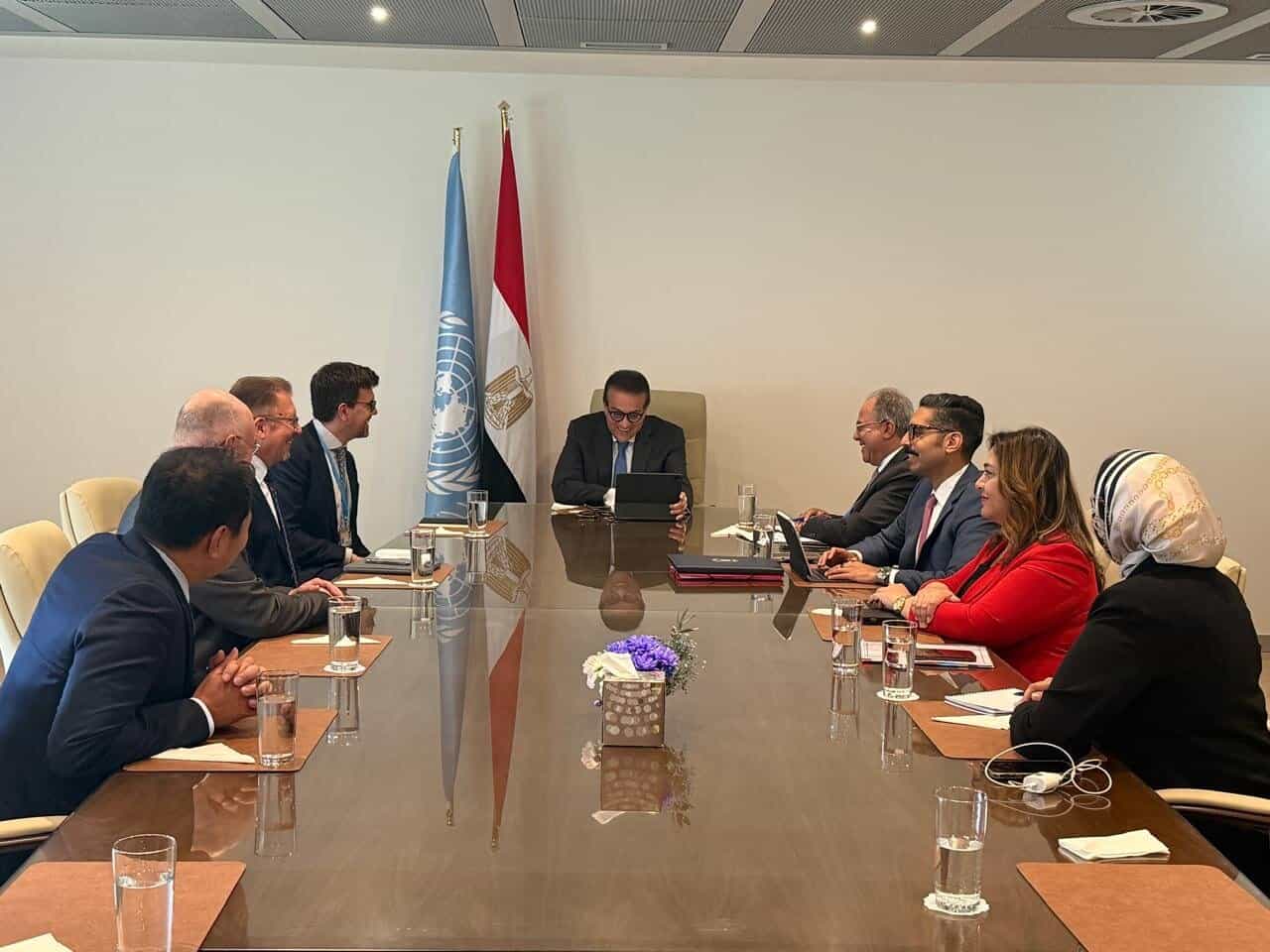 وزير الصحة يلتقي مدير شركة GE للرعاية الصحية لتعزيز التعاون في التصنيع المحلي ونقل التكنولوجيا