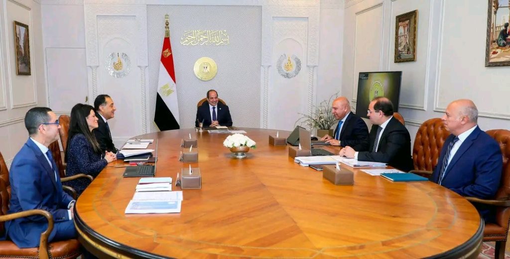 جانب من اجتماع الرئيس السيسي مع وزراء الحكومة اليوم