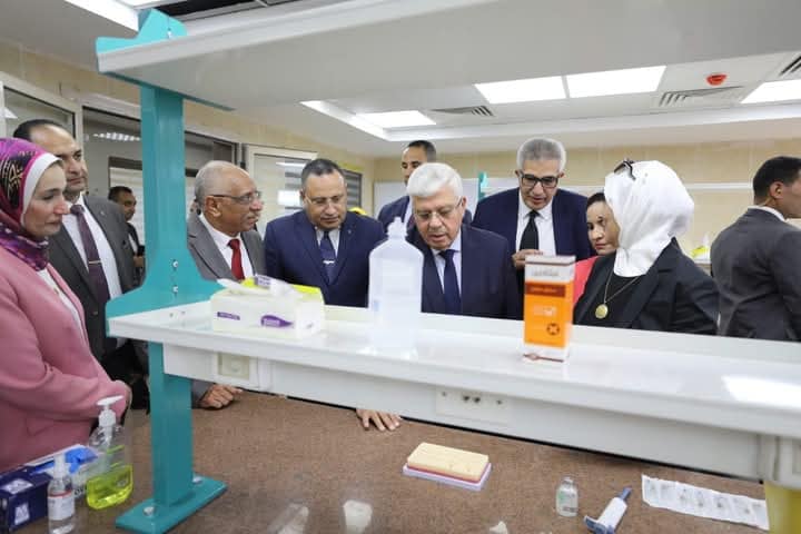 وزير التعليم العالي والبحث العلمي يتفقد وضع مستشفى جامعي