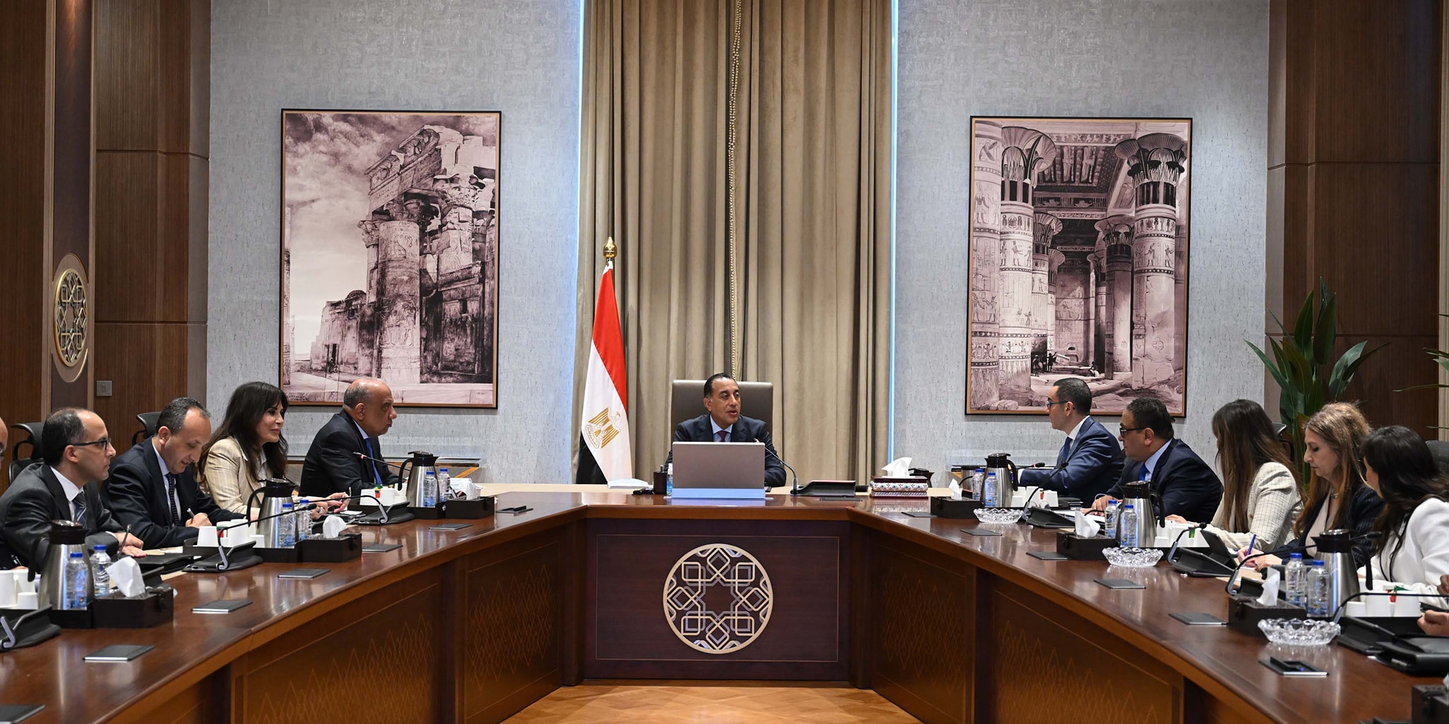 رئيس الوزراء ووزيري الكهرباء والاستثمار