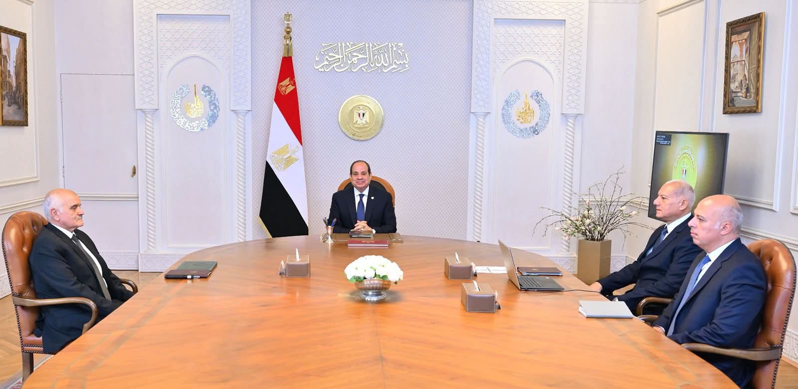 الرئيس عبدالفتاح السيسي ورئيس صندوق تكريم الشهداء