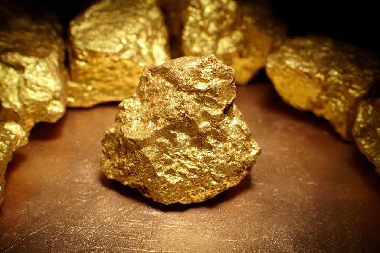 أحجار ذهبية