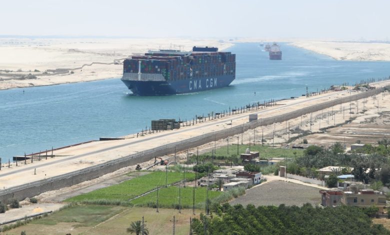 عبور سفينة الحاويات CMA CGM OSIRIS من قناة السويس