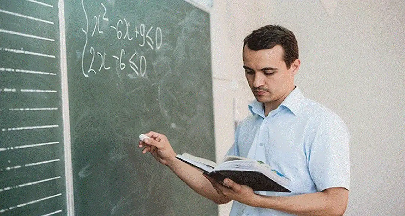 قانون التعليم الجديد.. ضوابط تقاعد أعضاء هيئة التعليم ومد الخدمة لـ3 سنوات بعد المعاش- صورة أرشيفية