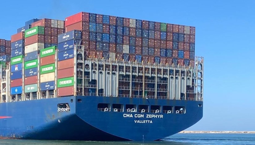 عبور سفينة الحاويات CMA CGM ZEPHYR من قناة السويس