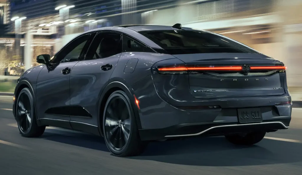 Toyota Crown موديل 2025